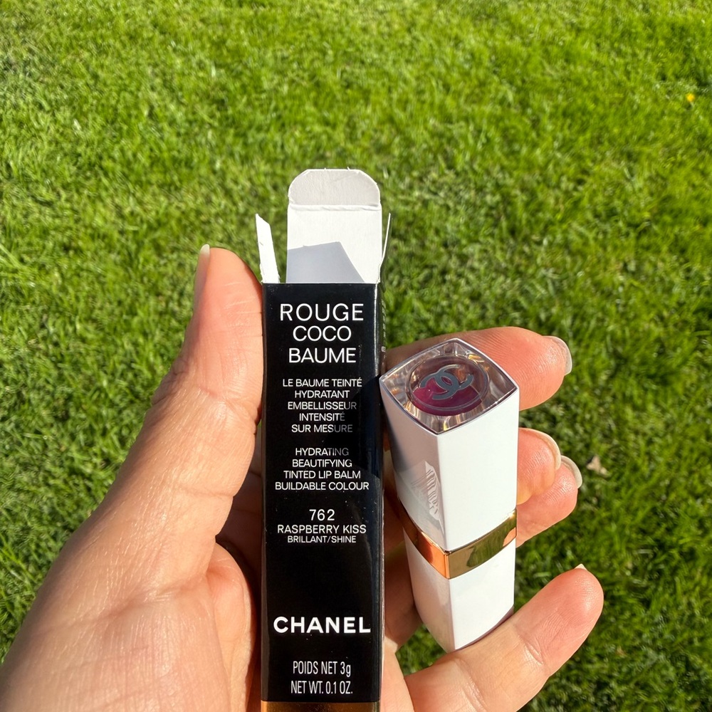 CHANEL Rouge Coco Baume 762 Raspberry Kiss – New